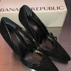 Banana Republic Black suede heels size 9